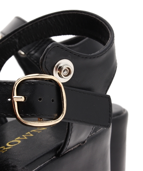 WEGO（ウィゴー）の「WEGO/ファー厚底サンダル（サンダル・レディース・ホワイト/ブラック・MEDIUM/LARGE）」の9枚目の写真