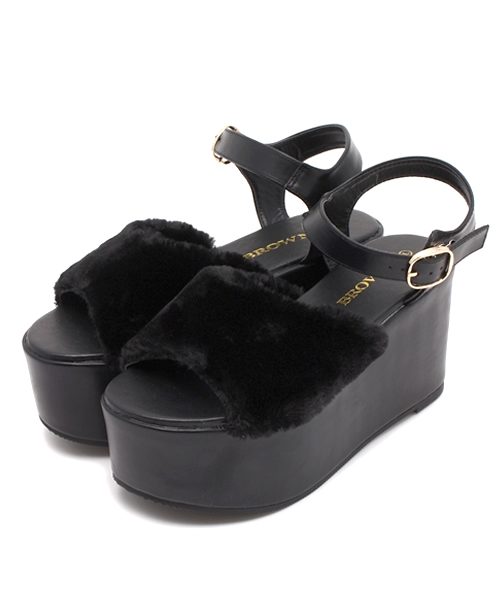 WEGO（ウィゴー）の「WEGO/ファー厚底サンダル（サンダル・レディース・ホワイト/ブラック・MEDIUM/LARGE）」の5枚目の写真