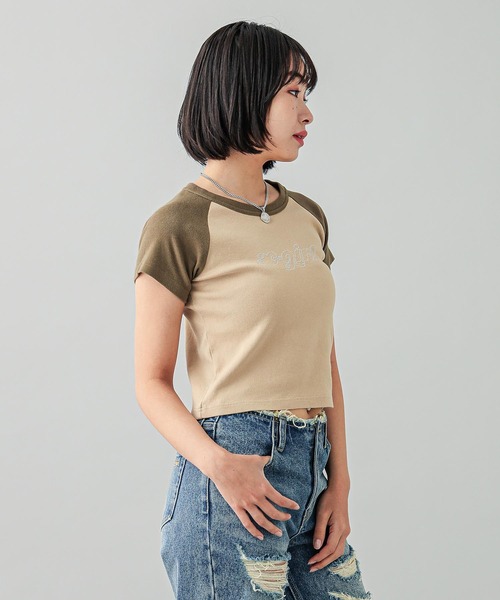 X-girl（エックスガール）の「RHINESTONE CHUBBY LOGO S/S RAGLAN BABY TEE（Tシャツ/カットソー・レディース・ホワイト/チャコール/ベージュ・S/M）」の5枚目の写真