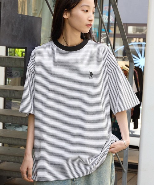U.S. POLO ASSN.(ユーエスポロアッスン)の「U.S. POLO ASSN. 別注 ワンポイント刺繍 オーバーサイズ ボーダー半袖Tシャツ(Tシャツ/カットソー・レディース・オフホワイト/ブラック/ネイビー/ブラウン・L/M)」の11枚目の写真