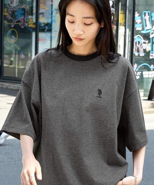 U.S. POLO ASSN.(ユーエスポロアッスン)の「U.S. POLO ASSN. 別注 ワンポイント刺繍 オーバーサイズ ボーダー半袖Tシャツ(Tシャツ/カットソー・レディース・オフホワイト/ブラック/ネイビー/ブラウン・L/M)」の5枚目の写真
