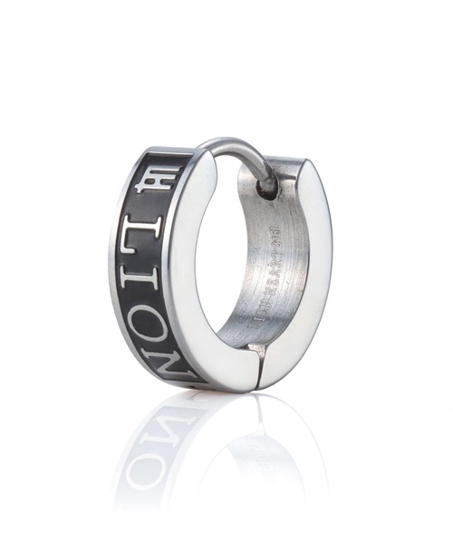 LION HEART(ライオンハート)の「【限定展開】“LH-1”ロゴフープピアス/サージカルステンレス(金属アレルギー対応)【LION HEART / ライオンハート】(ピアス(片耳用)・メンズ・シルバー×ブラック/シルバー・ONE SIZE)」の1枚目の写真