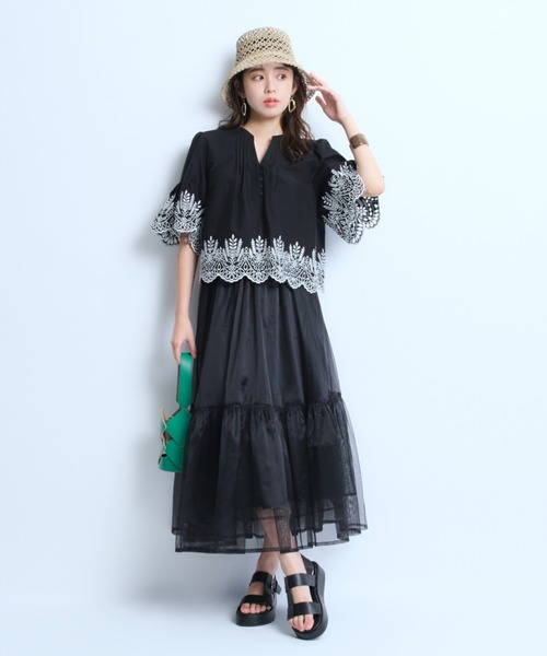 JUSGLITTY（ジャスグリッティー）の「配色カットワークブラウス