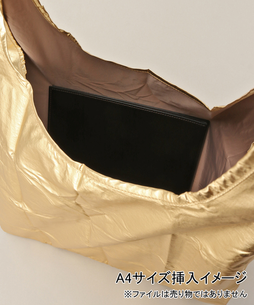 U by SPICK&SPAN（ユーバイスピックアンドスパン）の「【BAGGU/バグゥ】 Standard Baggu Metallic（ハンドバッグ・レディース・ゴールド・FREE）」の7枚目の写真