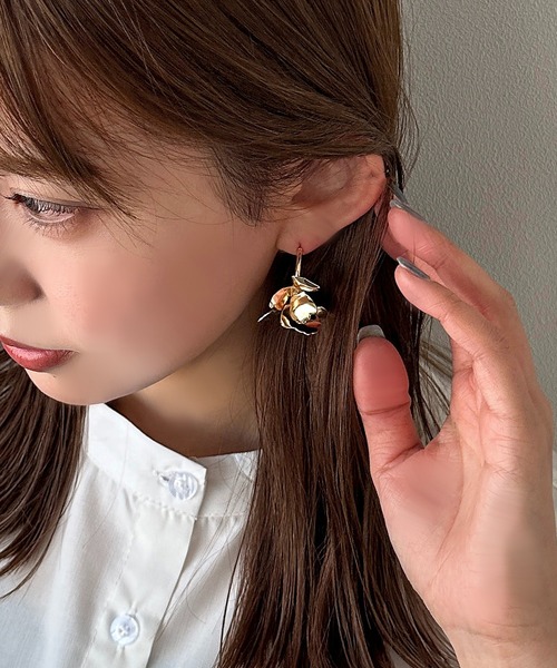 apres jour mignon(アプレジュールミニョン)の「【apresjour mignon×ARIAZ】ニュアンスフラワーピアス(ピアス(両耳用)・レディース・ゴールド/シルバー・ONESIZE)」の7枚目の写真