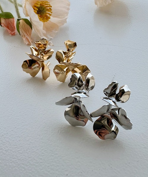 apres jour mignon(アプレジュールミニョン)の「【apresjour mignon×ARIAZ】ニュアンスフラワーピアス(ピアス(両耳用)・レディース・ゴールド/シルバー・ONESIZE)」の9枚目の写真