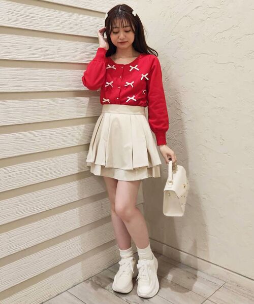 MAJESTIC LEGON(マジェスティックレゴン)の「プチリボンニットカーディガン(カーディガン/ボレロ・レディース・レッド・MEDIUM)」の3枚目の写真