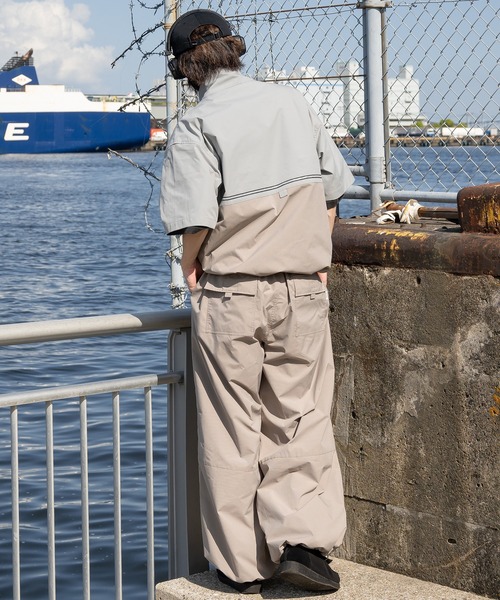 Perushu（ペルーシュ）の「スタンドネックリフレクター付きテックブルゾンシャツ（その他トップス・メンズ・ダークオリーブ/ブラック/グレイッシュベージュ・MEDIUM/LARGE）」の17枚目の写真