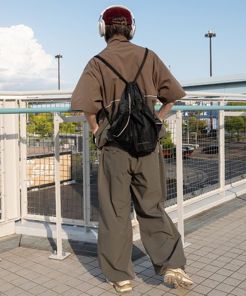 Perushu（ペルーシュ）の「スタンドネックリフレクター付きテックブルゾンシャツ（その他トップス・メンズ・ダークオリーブ/ブラック/グレイッシュベージュ・MEDIUM/LARGE）」の10枚目の写真