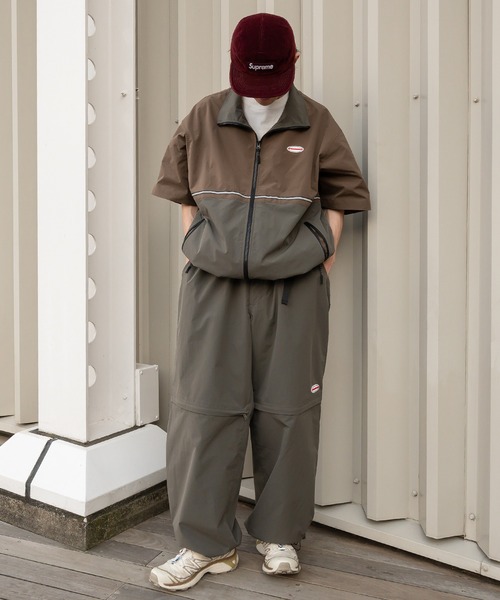 Perushu（ペルーシュ）の「スタンドネックリフレクター付きテックブルゾンシャツ（その他トップス・メンズ・ダークオリーブ/ブラック/グレイッシュベージュ・MEDIUM/LARGE）」の9枚目の写真