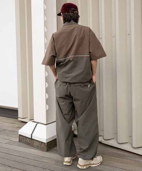 Perushu（ペルーシュ）の「スタンドネックリフレクター付きテックブルゾンシャツ（その他トップス・メンズ・ダークオリーブ/ブラック/グレイッシュベージュ・MEDIUM/LARGE）」の7枚目の写真