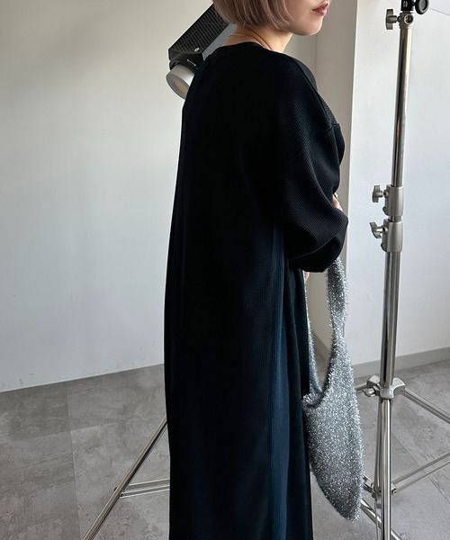 apres jour mignon(アプレジュールミニョン)の「ワッフルラインワンピース【ZOZOTOWN限定アイテム】(ワンピース・レディース・ブラック系その他/ブルー/ブラック・SMALL/X-LARGE/MEDIUM)」の4枚目の写真