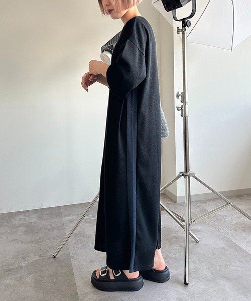 apres jour mignon(アプレジュールミニョン)の「ワッフルラインワンピース【ZOZOTOWN限定アイテム】(ワンピース・レディース・ブラック系その他/ブルー/ブラック・SMALL/X-LARGE/MEDIUM)」の7枚目の写真