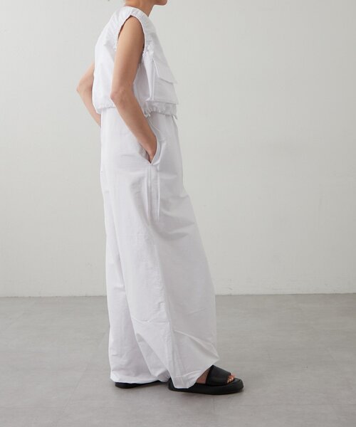 earthy（アーシー）の「【撥水】ボリュームサロペット（サロペット/オーバーオール・レディース・ブラック/ホワイト・SMALL/MEDIUM）」の11枚目の写真