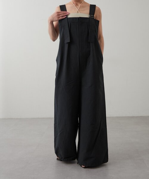 earthy（アーシー）の「【撥水】ボリュームサロペット（サロペット/オーバーオール・レディース・ブラック/ホワイト・SMALL/MEDIUM）」の7枚目の写真