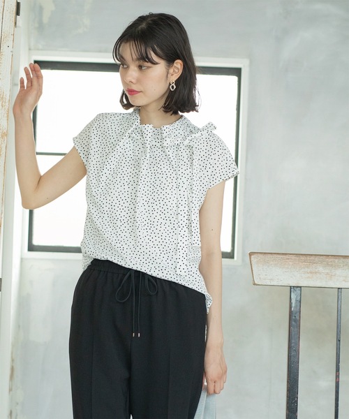 OPAQUE.CLIP（オペークドットクリップ）の「ドットボウタイブラウス【洗濯機洗い可】（シャツ/ブラウス・レディース・キャメル/ホワイト系1/ブラック系・40/38/42/36）」の4枚目の写真