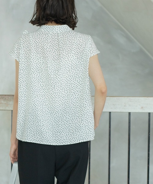 OPAQUE.CLIP（オペークドットクリップ）の「ドットボウタイブラウス【洗濯機洗い可】（シャツ/ブラウス・レディース・キャメル/ホワイト系1/ブラック系・40/38/42/36）」の8枚目の写真