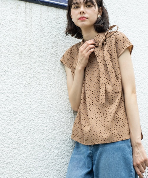 OPAQUE.CLIP（オペークドットクリップ）の「ドットボウタイブラウス【洗濯機洗い可】（シャツ/ブラウス・レディース・キャメル/ホワイト系1/ブラック系・40/38/42/36）」の11枚目の写真