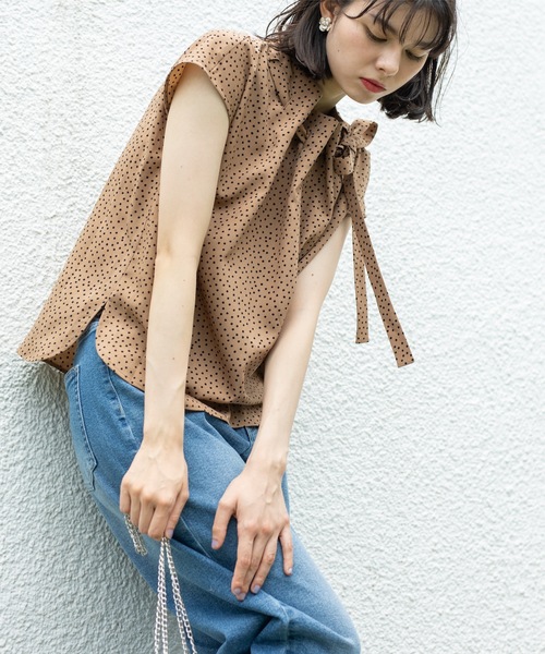 OPAQUE.CLIP（オペークドットクリップ）の「ドットボウタイブラウス【洗濯機洗い可】（シャツ/ブラウス・レディース・キャメル/ホワイト系1/ブラック系・40/38/42/36）」の13枚目の写真