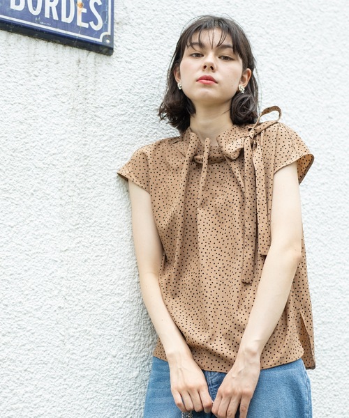 OPAQUE.CLIP（オペークドットクリップ）の「ドットボウタイブラウス【洗濯機洗い可】（シャツ/ブラウス・レディース・キャメル/ホワイト系1/ブラック系・40/38/42/36）」の14枚目の写真