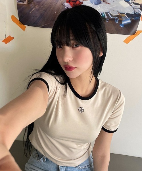 muahmuah（ムーアムーア）の「A'GEM/9 × .kom 『muah muah/ムーアムーア』 AIRLYSPANGRAPHICHALFT-SHIRT/エアリースパン グラフィックハーフ半袖カットソー（Tシャツ/カットソー・レディース・ホワイト/ブラック/ネイビー/ベージュ・FREE）」の4枚目の写真
