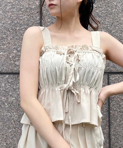 one way(ワンウェイ)の「リボンシャーリングキャミソール(セットアップ)(キャミソール・レディース・ホワイト/ブラウン/ブラック・FREE)」の2枚目の写真