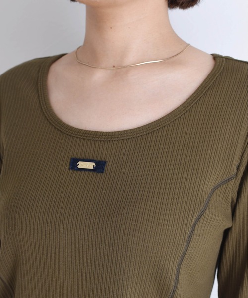 Eimee Law(エイミーロウ)の「プレートポイントランダムリブ トップス(Tシャツ/カットソー・レディース・ブラック/カーキ/ライトベージュ/オフホワイト・38/FREE)」の13枚目の写真