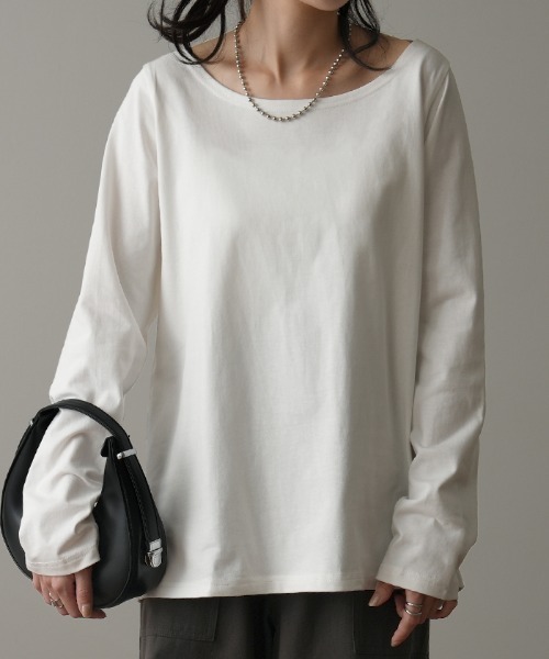 HUG.U(ハグユー)の「シンプルカットソー(Tシャツ/カットソー・レディース・ベージュ/ダークグレー/サンドベージュ/ホワイト/レッド/グリーン/ブルー/ブラック/スモークピンク・M/L)」の1枚目の写真