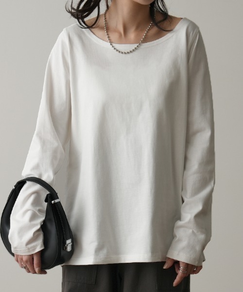 HUG.U(ハグユー)の「シンプルカットソー(Tシャツ/カットソー・レディース・ベージュ/ダークグレー/サンドベージュ/ホワイト/レッド/グリーン/ブルー/ブラック/スモークピンク・M/L)」の10枚目の写真