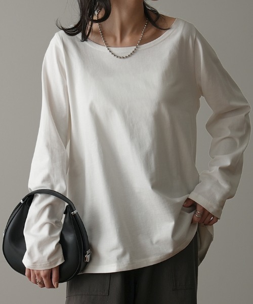 HUG.U(ハグユー)の「シンプルカットソー(Tシャツ/カットソー・レディース・ベージュ/ダークグレー/サンドベージュ/ホワイト/レッド/グリーン/ブルー/ブラック/スモークピンク・M/L)」の12枚目の写真