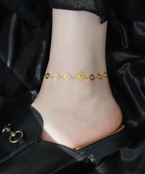 Coo+i（クーイ）の「フラワーデザインステンレスアンクレット（アンクレット・レディース・ゴールド・FREE）」の5枚目の写真