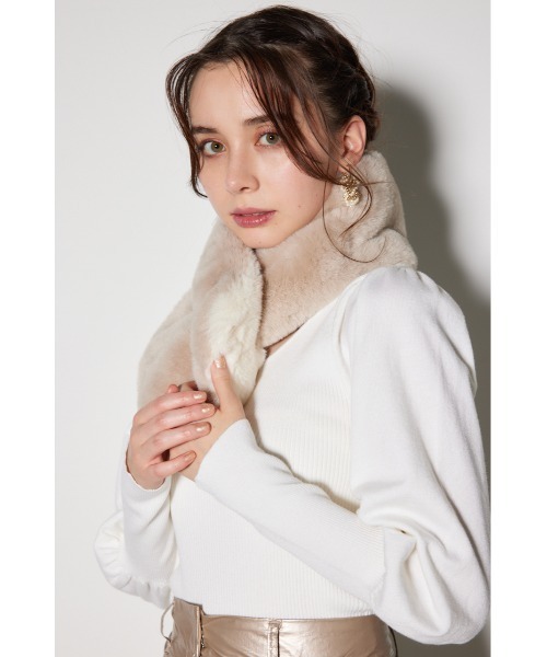 rienda(リエンダ)の「【WEB限定カラー】フェイクファーティペット(マフラー・レディース・ホワイト/ライトベージュ/マルチ・FREE)」の7枚目の写真