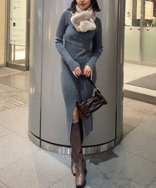 rienda(リエンダ)の「【WEB限定カラー】フェイクファーティペット(マフラー・レディース・ホワイト/ライトベージュ/マルチ・FREE)」の12枚目の写真