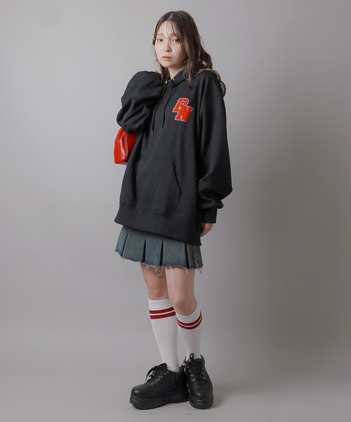 SPINNS（スピンズ）の「RN STARロゴプルオーバーパーカー（パーカー・レディース・ブラック/オフホワイト/オートミール/ピンク/パープル・ONESIZE）」の11枚目の写真