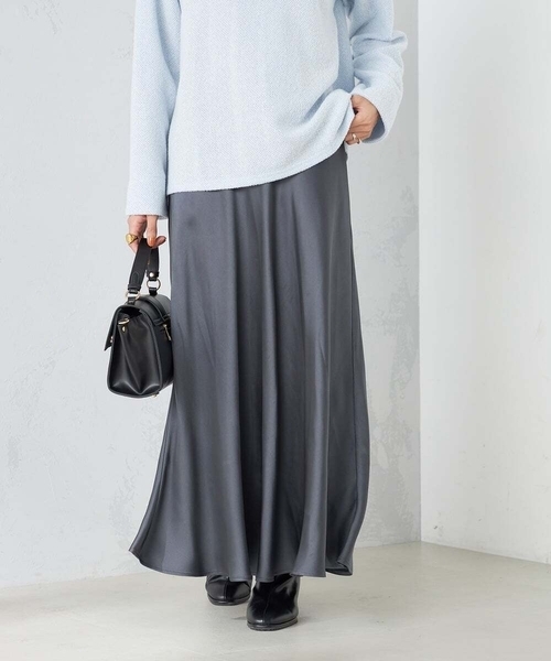 a.v.v（アーヴェヴェ）の「サテンマーメイドフレアスカート（スカート・レディース・アイボリー/チャコールグレー/グリーン・34/36/40/38/42）」の4枚目の写真