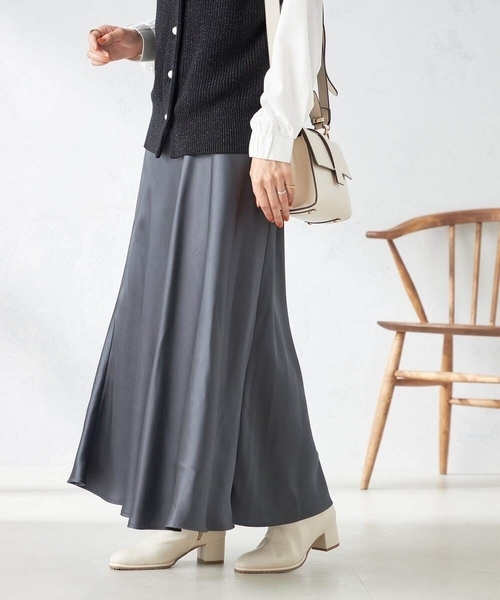a.v.v（アーヴェヴェ）の「サテンマーメイドフレアスカート（スカート・レディース・アイボリー/チャコールグレー/グリーン・34/36/40/38/42）」の8枚目の写真
