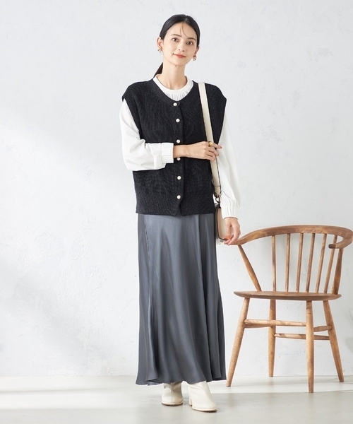 a.v.v（アーヴェヴェ）の「サテンマーメイドフレアスカート（スカート・レディース・アイボリー/チャコールグレー/グリーン・34/36/40/38/42）」の9枚目の写真