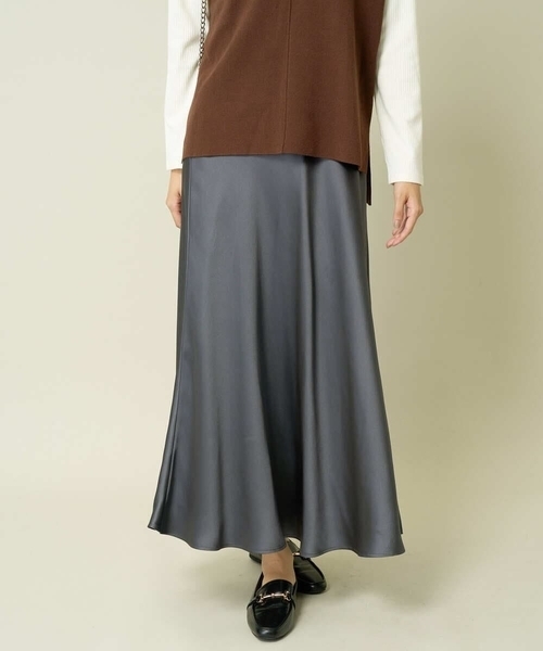 a.v.v（アーヴェヴェ）の「サテンマーメイドフレアスカート（スカート・レディース・アイボリー/チャコールグレー/グリーン・34/36/40/38/42）」の12枚目の写真