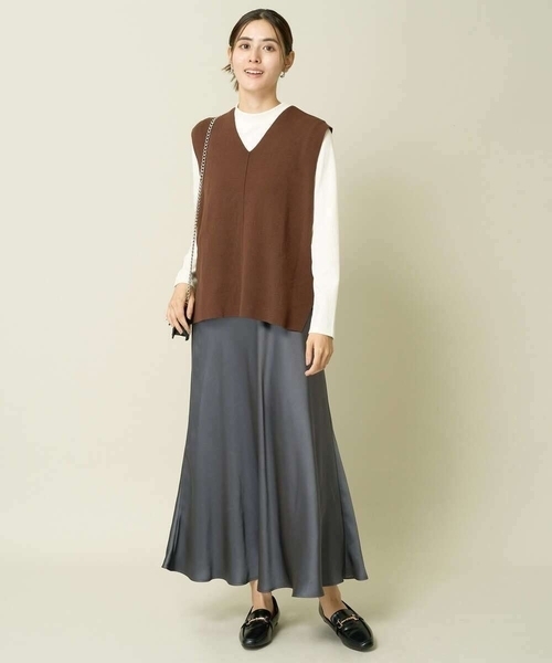 a.v.v（アーヴェヴェ）の「サテンマーメイドフレアスカート（スカート・レディース・アイボリー/チャコールグレー/グリーン・34/36/40/38/42）」の13枚目の写真