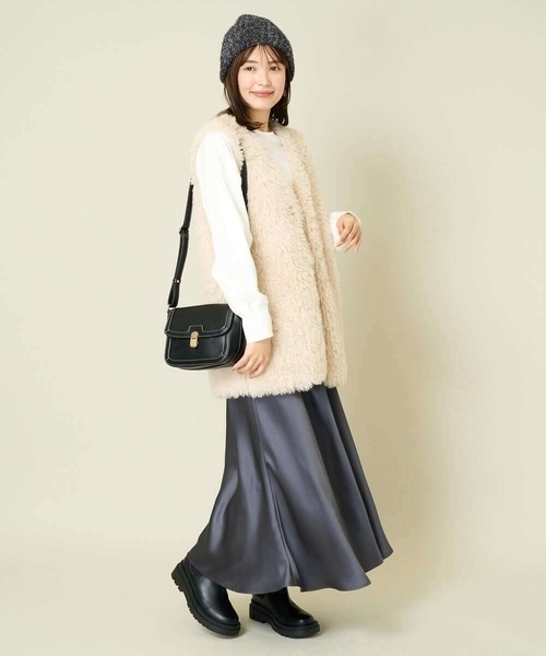 a.v.v（アーヴェヴェ）の「サテンマーメイドフレアスカート（スカート・レディース・アイボリー/チャコールグレー/グリーン・34/36/40/38/42）」の19枚目の写真