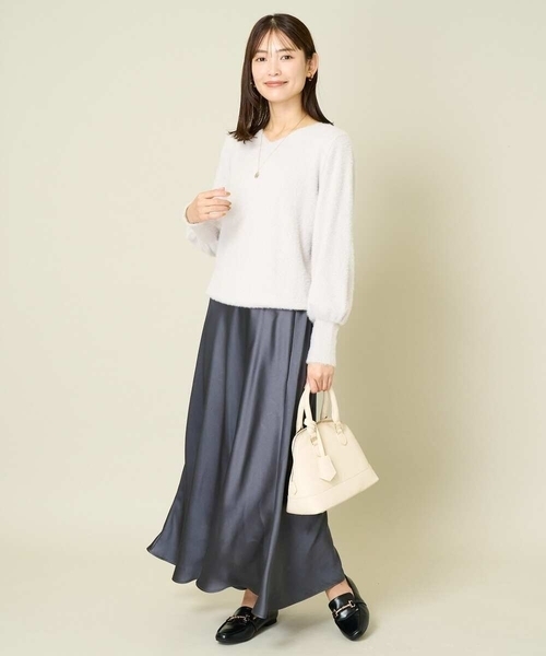 a.v.v（アーヴェヴェ）の「サテンマーメイドフレアスカート（スカート・レディース・アイボリー/チャコールグレー/グリーン・34/36/40/38/42）」の21枚目の写真