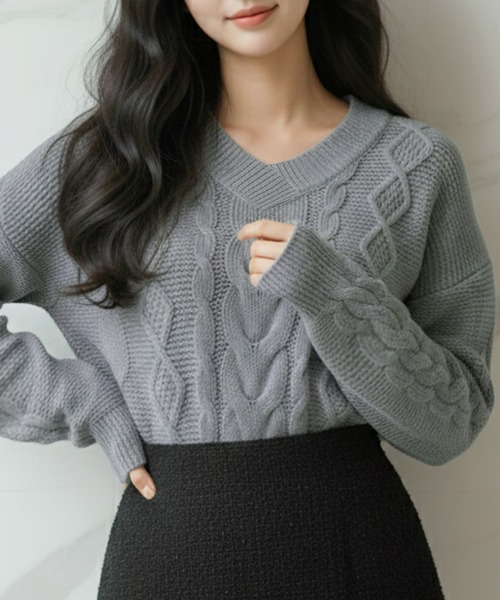 Julia Boutique（ジュリアブティック）の「選べるVネック・タートルネック ケーブルニットトップス・セーター（ニット/セーター・レディース・ブラック系1/ブラック系2/ホワイト系1/ホワイト系2/グレー系1/グレー系2/カーキ系1/カーキ系2/パープル系1/パープル系2/ブルー系1/ブルー系2/ベージュ系1/ベージュ系2/ワイン系1/ワイン系2・ONE）」の5枚目の写真