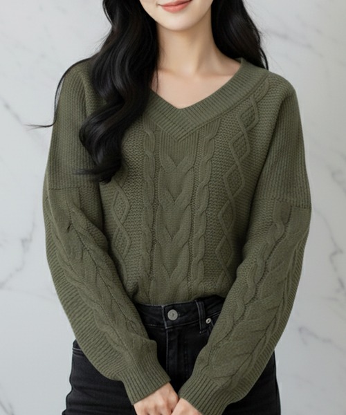 Julia Boutique（ジュリアブティック）の「選べるVネック・タートルネック ケーブルニットトップス・セーター（ニット/セーター・レディース・ブラック系1/ブラック系2/ホワイト系1/ホワイト系2/グレー系1/グレー系2/カーキ系1/カーキ系2/パープル系1/パープル系2/ブルー系1/ブルー系2/ベージュ系1/ベージュ系2/ワイン系1/ワイン系2・ONE）」の9枚目の写真