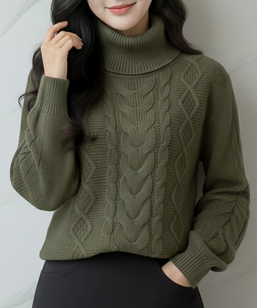 Julia Boutique（ジュリアブティック）の「選べるVネック・タートルネック ケーブルニットトップス・セーター（ニット/セーター・レディース・ブラック系1/ブラック系2/ホワイト系1/ホワイト系2/グレー系1/グレー系2/カーキ系1/カーキ系2/パープル系1/パープル系2/ブルー系1/ブルー系2/ベージュ系1/ベージュ系2/ワイン系1/ワイン系2・ONE）」の10枚目の写真