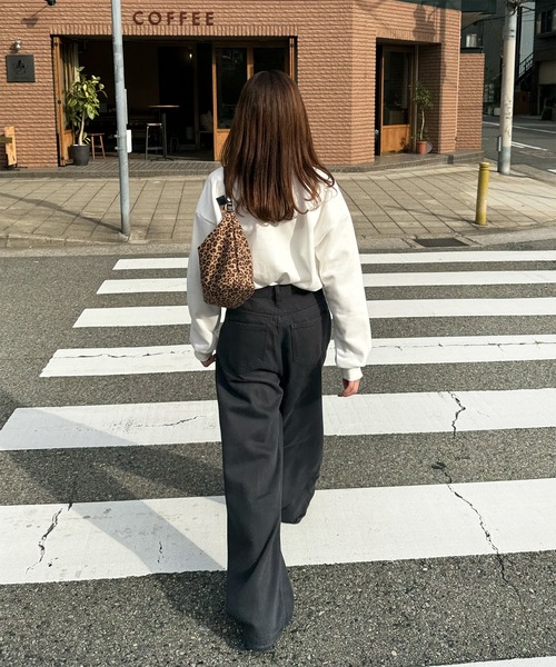 LE MORE(リモア)の「ルーズワイドカラーパンツ(デニムパンツ・レディース・チャコール/アイボリー・FREE)」の17枚目の写真