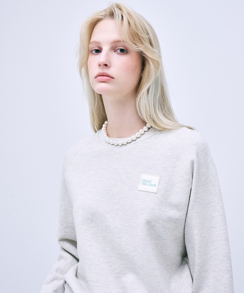 Mardi Mercredi（マルディメクルディ）の「CROPPED SWEATSHIRT SQUARE LOGO / クロップド スウェット シャツ スクエア ロゴ（スウェット・レディース・オートミール/ネイビー・FREE）」の5枚目の写真