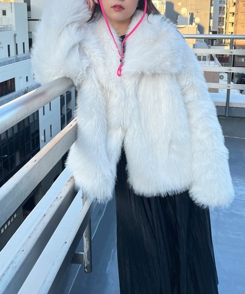 VIBGYOR（ヴィブジョー）の「OT フェイクファージャケット(se)（その他アウター・レディース・ブラック/ホワイト/ベージュ・FREE）」の2枚目の写真