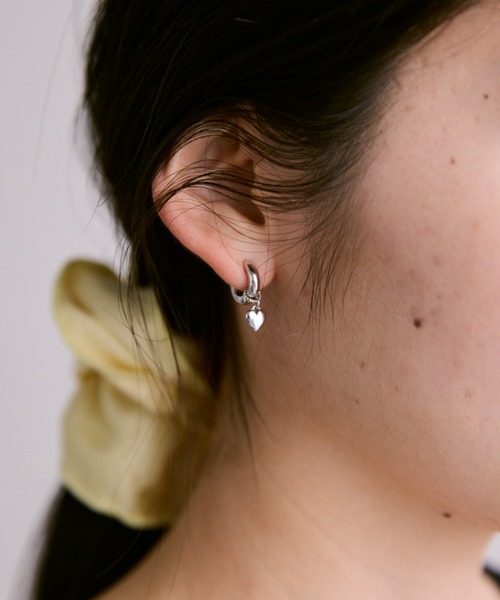 FUULLY STUDIO(フーリィーステューディオ)の「ミニハートチャーム/2個セット(チャーム・レディース・シルバー/ゴールド・FREE)」の3枚目の写真