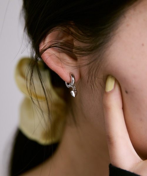 FUULLY STUDIO(フーリィーステューディオ)の「ミニハートチャーム/2個セット(チャーム・レディース・シルバー/ゴールド・FREE)」の4枚目の写真