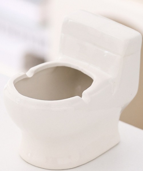 MGV（エムジーヴィー）の「トイレットアッシュトレイ（アッシュトレイ/ライター・メンズ・ブラック/グレー/パープル/ピンク/ホワイト/ブルー・FREE）」の2枚目の写真